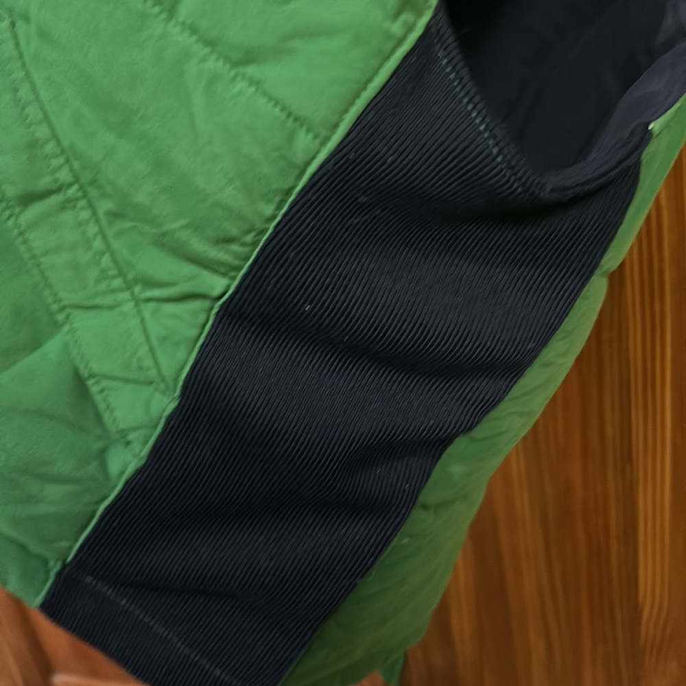 Oshkosh vest in size 3T green and navy - Picture 4 of 5